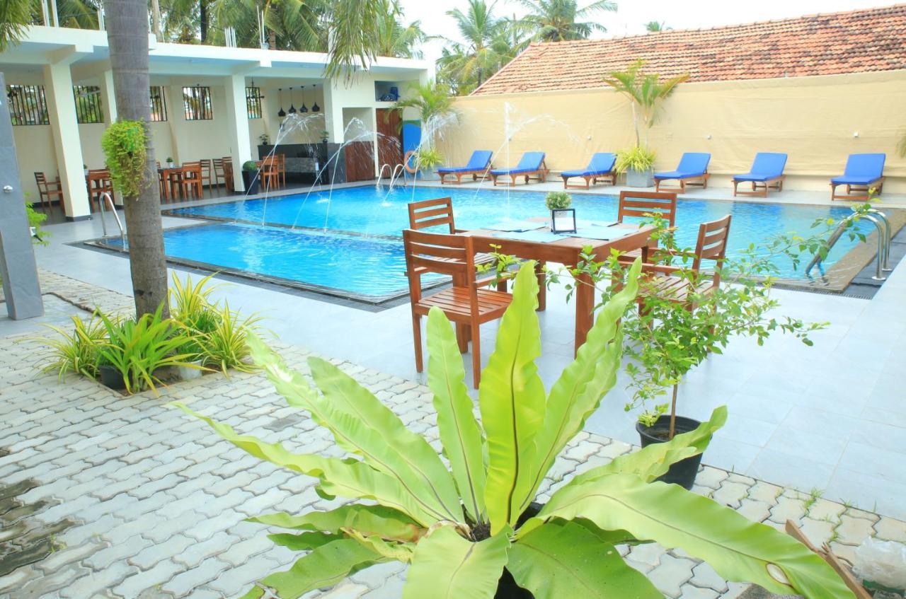 The Ocean Pearl Hotel Negombo Exterior photo